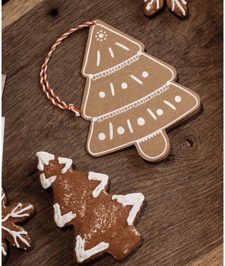 Carte de Noël reprenant la forme d'un gâteau Sapin. De la marque Räder