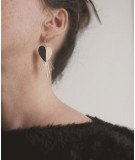 Boucles d'oreilles créoles Ex-voto en plaqué or et en formica rouge cerise