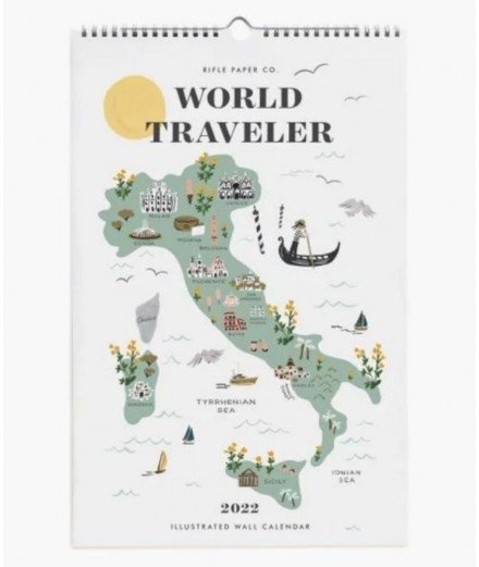 Calendrier mural 2022 modèle World traveler de la marque Rifle Paper Co. illustrant des pays du monde à travers leur carte