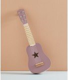 Guitare en bois pour enfant d'une belle couleur Lilas. Réalisée par la marque de jouets pour enfants Kid's Concept