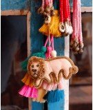 Suspension décorative Lion complètement perlé et réalisé artisanalement en Inde par Doing Goods