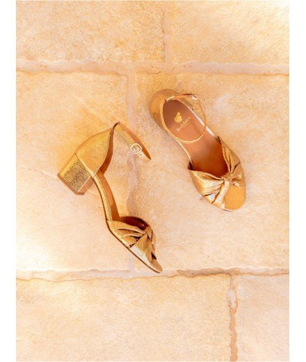 Sandales à talons Gloria Gold en cuir lamé de la marque française Bobbies avec une bride et une lanière en forme de ruban