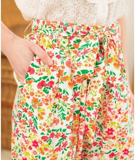 Pantalon fleuri Epidote Prairie de la marque La Petite Etoile. Réalisé en coton et en lin avec une coupe wide