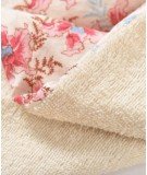 Serviette de bain Lana en coton biologique et au motif Raspberry Flowers de la marque française Louise Misha