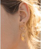 Boucles d'oreilles Florentina en acier inoxydable doré avec des nacres blanches