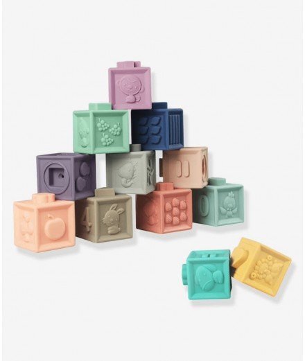 Cubes éducatifs en silicone doux de la marque Baby to Love. Idéals pour développer l'éveil et la motricité de bébé à partir de 6
