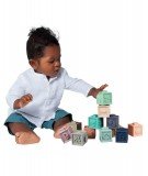 Cubes éducatifs en silicone doux de la marque Baby to Love. Idéals pour développer l'éveil et la motricité de bébé à partir de 6