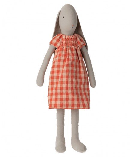 Jolie poupée lapin (Taille 5, Méga) avec sa robe vichy rouge de la marque Maileg