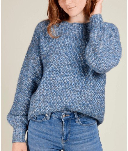 Pull en laine Prisca bleu avec de larges mailles. Réalisé par la marque Andy & Lucy