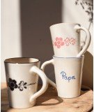 Mug à message avec un imprimé Fleur rose, fabriqué artisanalement par la marque française Maison Roussot.