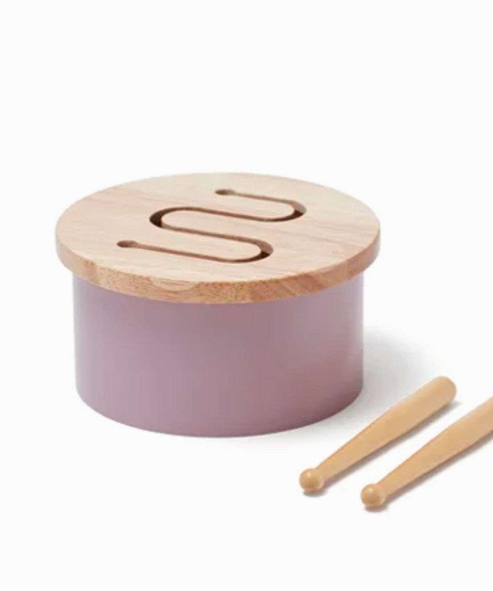 Le bâton de pluie, un instrument traditionnel pour l'éveil musical de votre  bébé