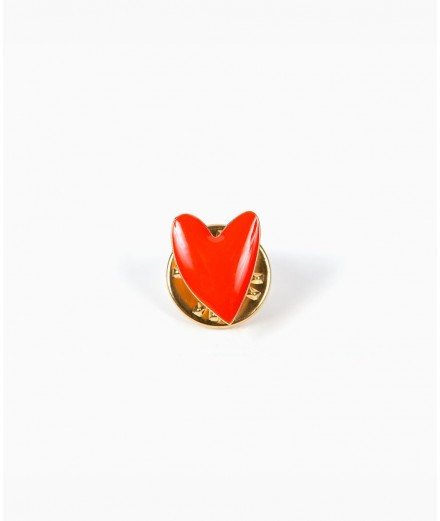 Pin's en forme de Coeur rouge modèle Cranberry des créateurs français Titlee