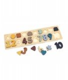 Puzzle en bois Chiffres et Formes comprenant 20 formes à encastrer. Adapté pour les enfants de plus de 12 mois.