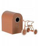 Tricycle miniature en métal et son abri Corail. Adapté pour les petites souris de la famille Maileg