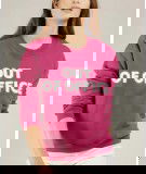 Sweat avec le message "Out of Office" en broderie bouclettes. De la marque Andy & Lucy.