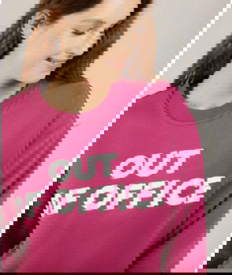 Sweat avec le message "Out of Office" en broderie bouclettes. De la marque Andy & Lucy.