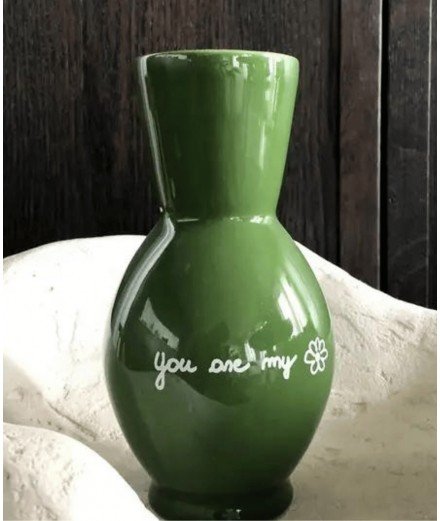 Vase en porcelaine émaillé vert avec le message "Tu es ma Fleur".