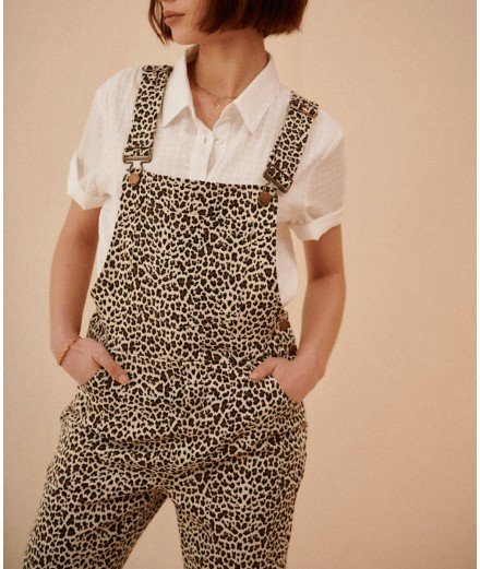 Salopette Nuno à imprimé léopard de la marque Garance. Coupe droite et bretelles ajustables.