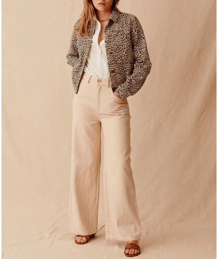 Pantalon Nucia Ecru à la coupe large, la taille marquée et réalisé en coton par la marque Garance.