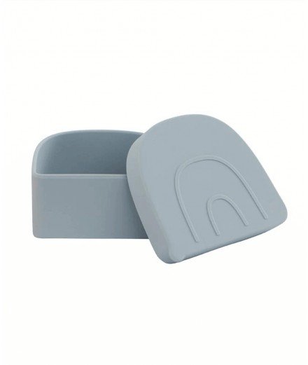 Boîte à goûter en silicone bleu gris et en forme d'Arc-en-ciel. De la marque scandinave Oyoy.