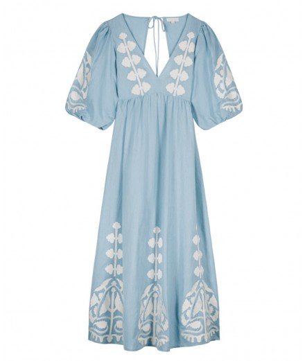 Robe longue brodée Ilana de la marque française Louise Misha. Réalisée dans un mélange de coton et de lin.