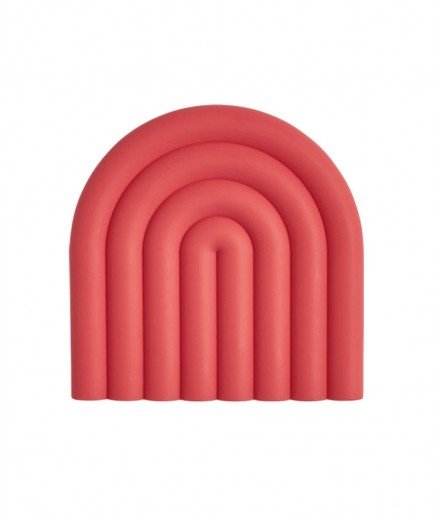 Dessous de plat en silicone Arc-en-ciel couleur rouge cerise. De la marque Oyoy.