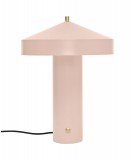 Lampe de table Hatto en métal Rose Pastel et des détails en laiton doré. De la marque Oyoy