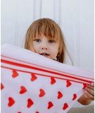 Petit foulard Brigitte avec des petits Coeurs Rouges en motif. De la marque Holi & Love.