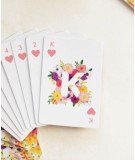 Coffret de 52 cartes à jouer Granny Lilac de la marque française All The Ways To Say.