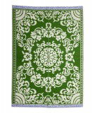 Grand tapis d'extérieur Vert de la marque Rice. Réalisé en plastique recyclé.