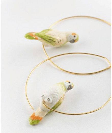 Boucles d'oreilles Créoles Perruches blanches en porcelaine de la marque française Nach.