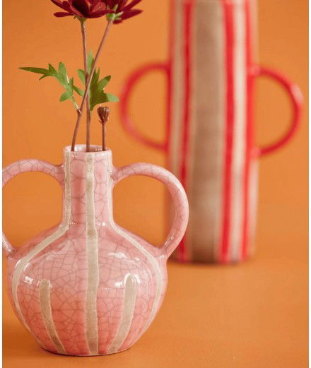 Vase en céramique avec des rayures roses émaillées et un effet craquelé. De la marque Rice