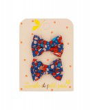 Barrettes mini noeud en Liberty Betsy Ann Ecarlate de la marque pour enfant, Luciole et Petit Pois.