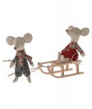 Luge en bois miniature adaptée pour les petites souris Maileg