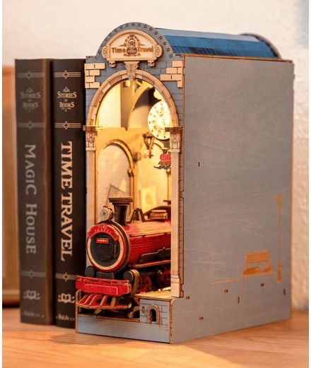 DIY Serre-Livres Diorama Time Travel en bois. Maquette en bois avec système d'éclairage intégré.