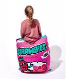 Coussin géant gonflable Strawbies de la marque OMY