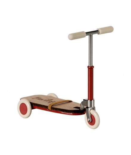 Trottinette rouge miniature pour souris Maileg